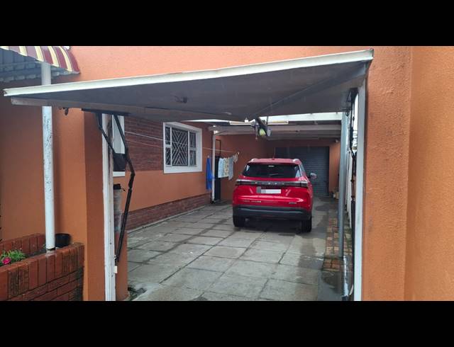 3 BEDROOM FREEHOLD FOR SALE IN PINATI